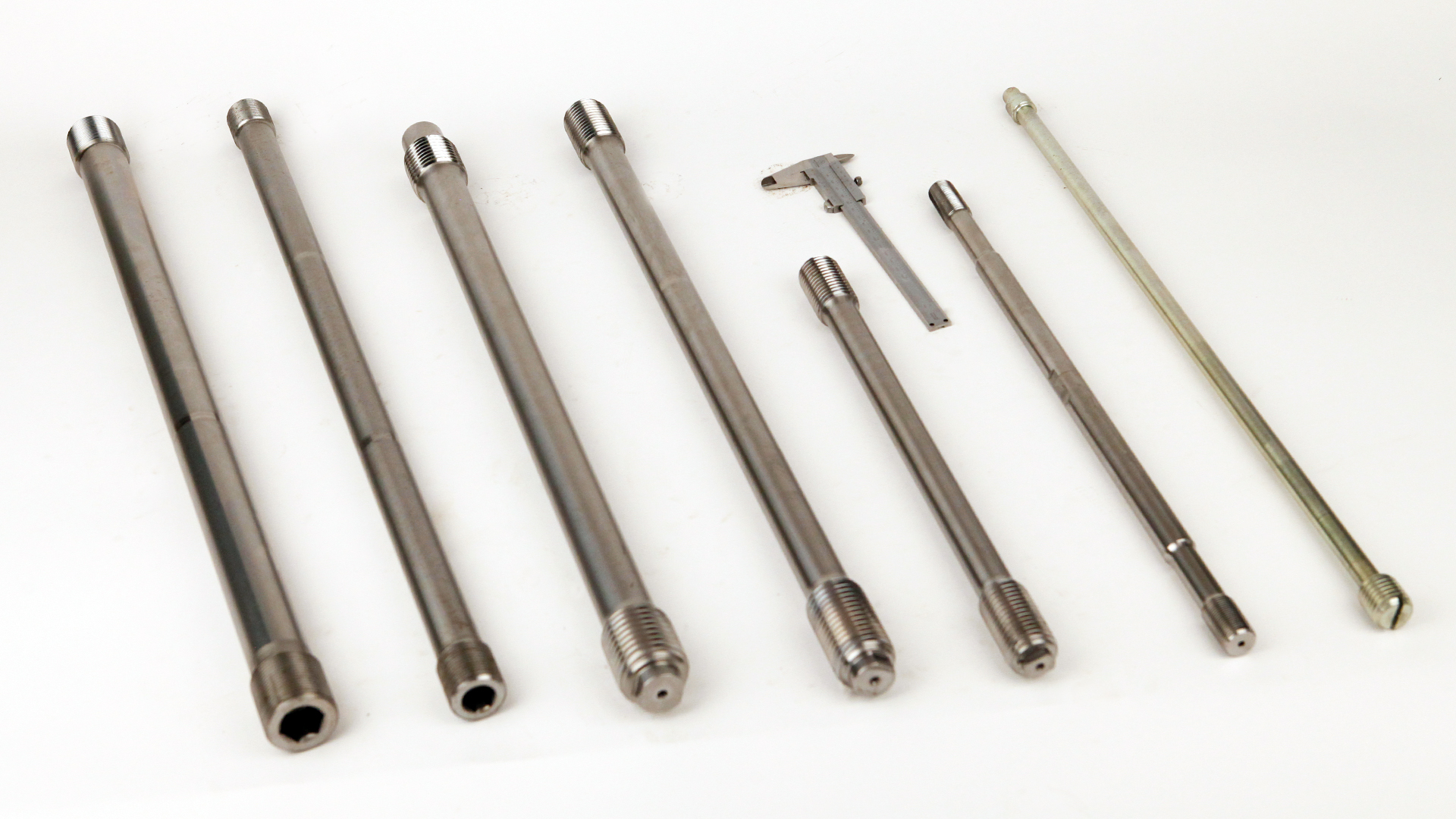 Tornillos y Espárragos torneados por luneta